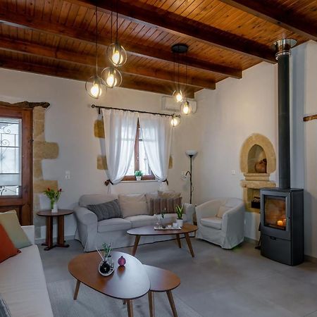 Alia Stone Villa-Ideal For Families-Heated Pool Nohia المظهر الخارجي الصورة