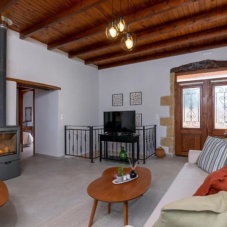 Alia Stone Villa-Ideal For Families-Heated Pool Nohia المظهر الخارجي الصورة